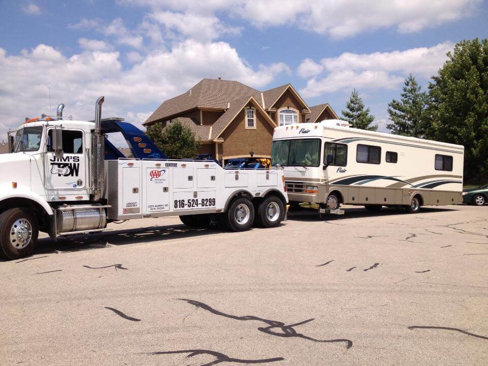 Jims Heavy Duty Towing an RV